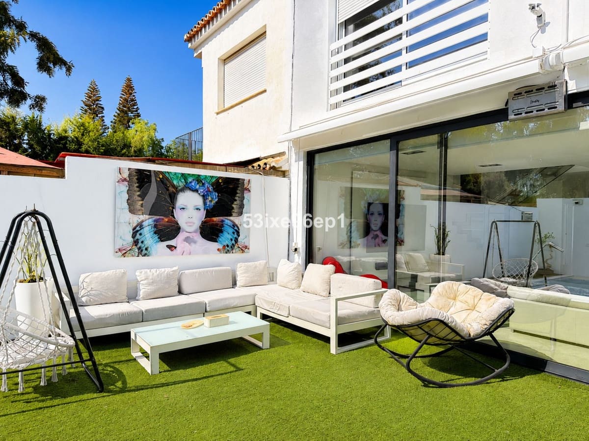 Pareado de 3 habitaciones en Nueva Andalucia en venta con piscina garaje - 1.200.000 € (Ref: 10004918)