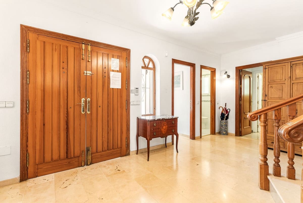 5 soveværelse Villa til salg i Calahonda med swimmingpool garage - € 1.350.000 (Ref: 10006079)