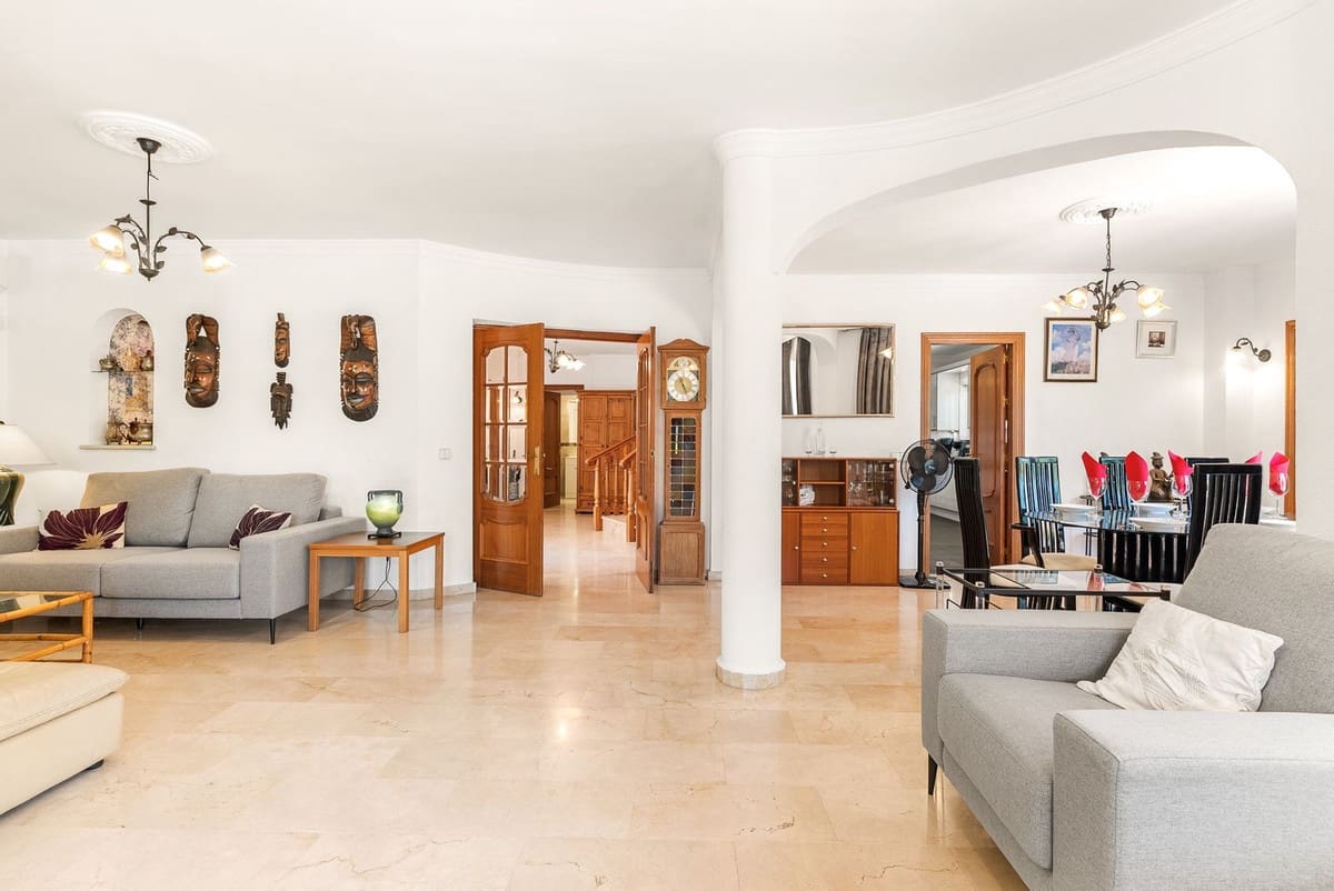 5 soveværelse Villa til salg i Calahonda med swimmingpool garage - € 1.350.000 (Ref: 10006079)