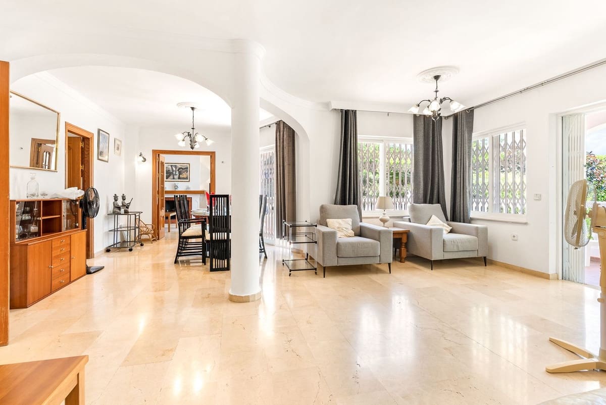 5 soveværelse Villa til salg i Calahonda med swimmingpool garage - € 1.350.000 (Ref: 10006079)