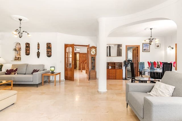 5 soveværelse Villa til salg i Calahonda, Mijas med swimmingpool garage - € 1.350.000 (Ref: 10006079)