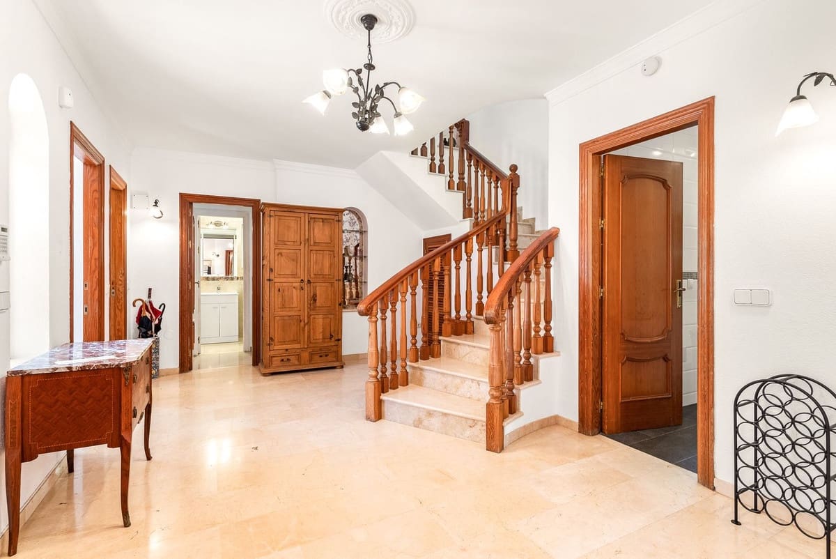 5 soveværelse Villa til salg i Calahonda med swimmingpool garage - € 1.350.000 (Ref: 10006079)