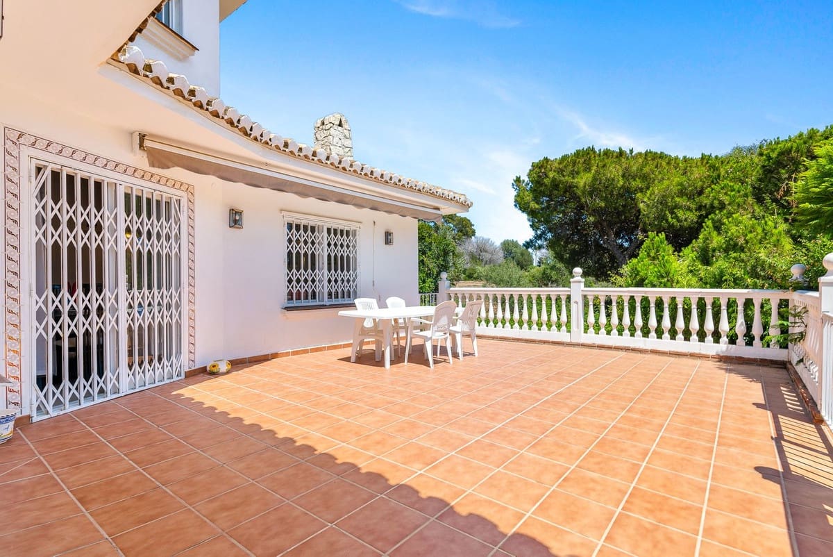 5 soveværelse Villa til salg i Calahonda med swimmingpool garage - € 1.350.000 (Ref: 10006079)
