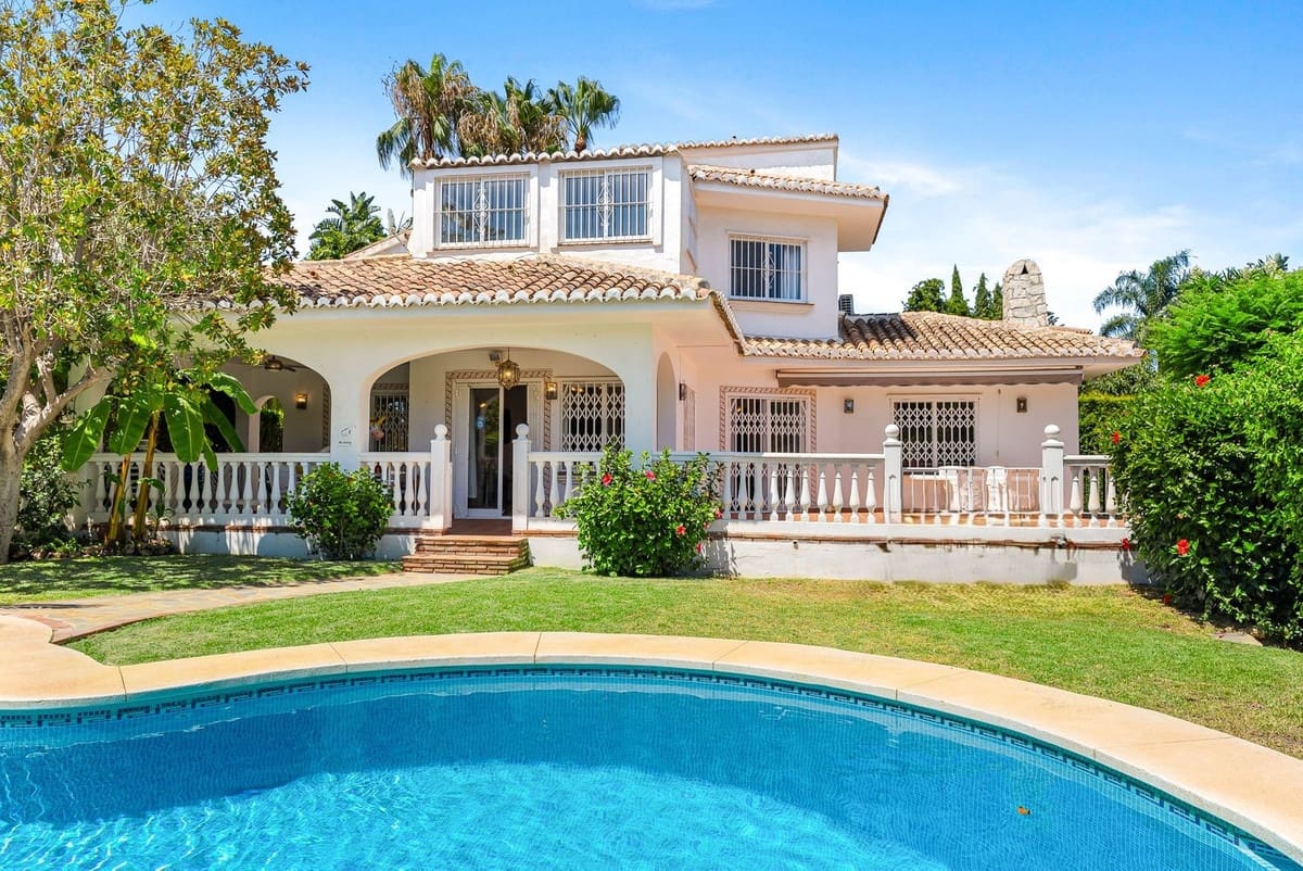 5 soveværelse Villa til salg i Calahonda med swimmingpool garage - € 1.350.000 (Ref: 10006079)
