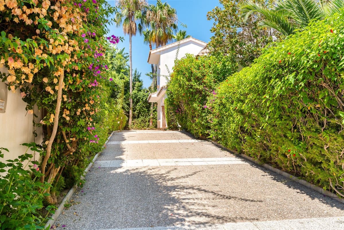 5 soveværelse Villa til salg i Calahonda med swimmingpool garage - € 1.350.000 (Ref: 10006079)