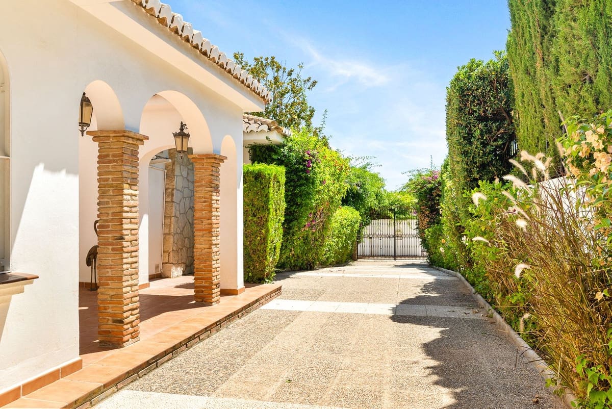 5 soveværelse Villa til salg i Calahonda med swimmingpool garage - € 1.350.000 (Ref: 10006079)