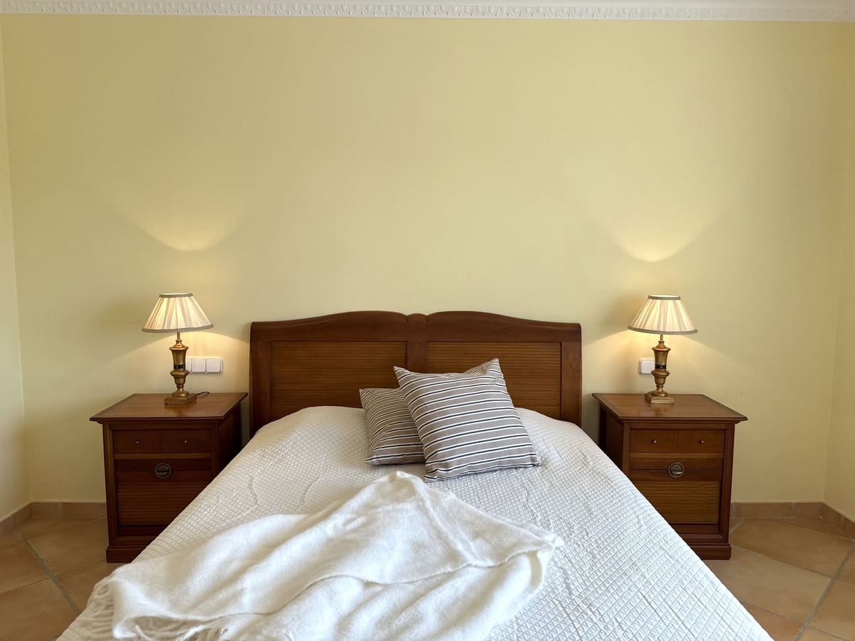 3 soverom Kjedet enebolig til salgs i San Pedro de Alcantara med svømmebasseng garasje - € 639 000 (Ref: 10007578)
