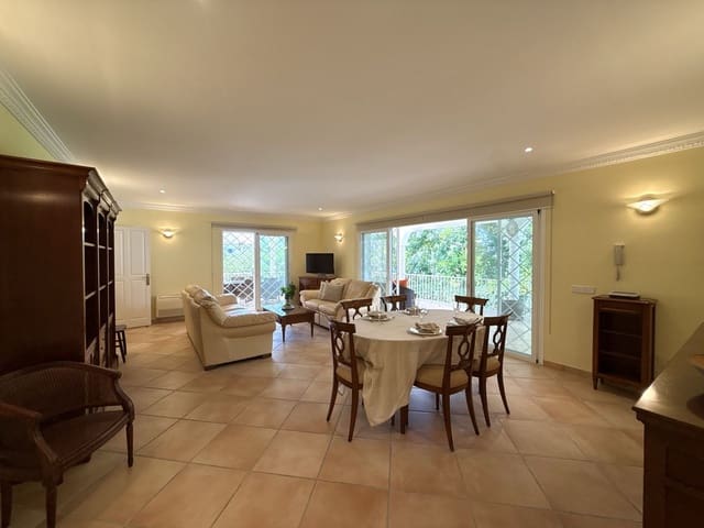 3 soveværelse Semi-Rækkehus til salg i San Pedro de Alcantara, Marbella med swimmingpool garage - € 639.000 (Ref: 10007578)