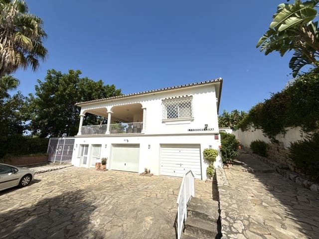 3 soveværelse Semi-Rækkehus til salg i San Pedro de Alcantara, Marbella med swimmingpool garage - € 639.000 (Ref: 10007578)