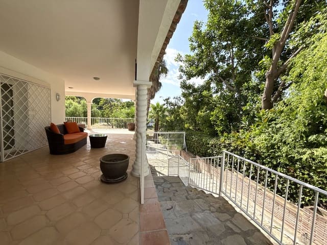 3 soveværelse Semi-Rækkehus til salg i San Pedro de Alcantara, Marbella med swimmingpool garage - € 639.000 (Ref: 10007578)