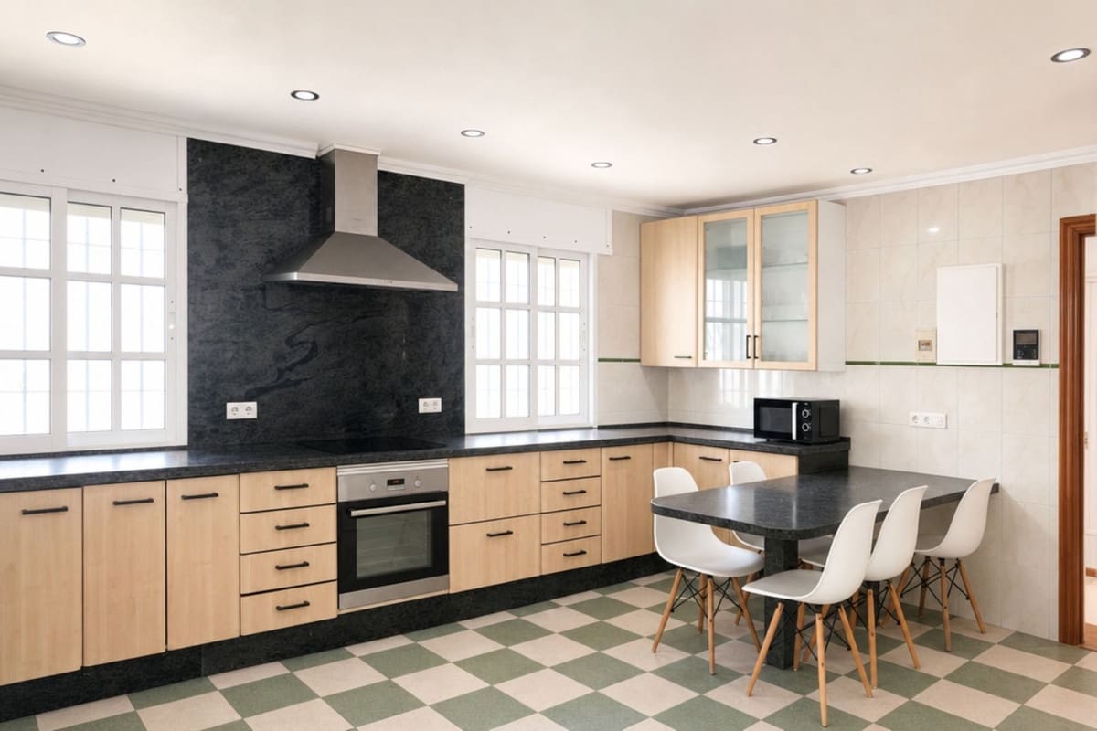 Chalet de 5 habitaciones en Marbella en venta con piscina - 850.000 € (Ref: 10007580)