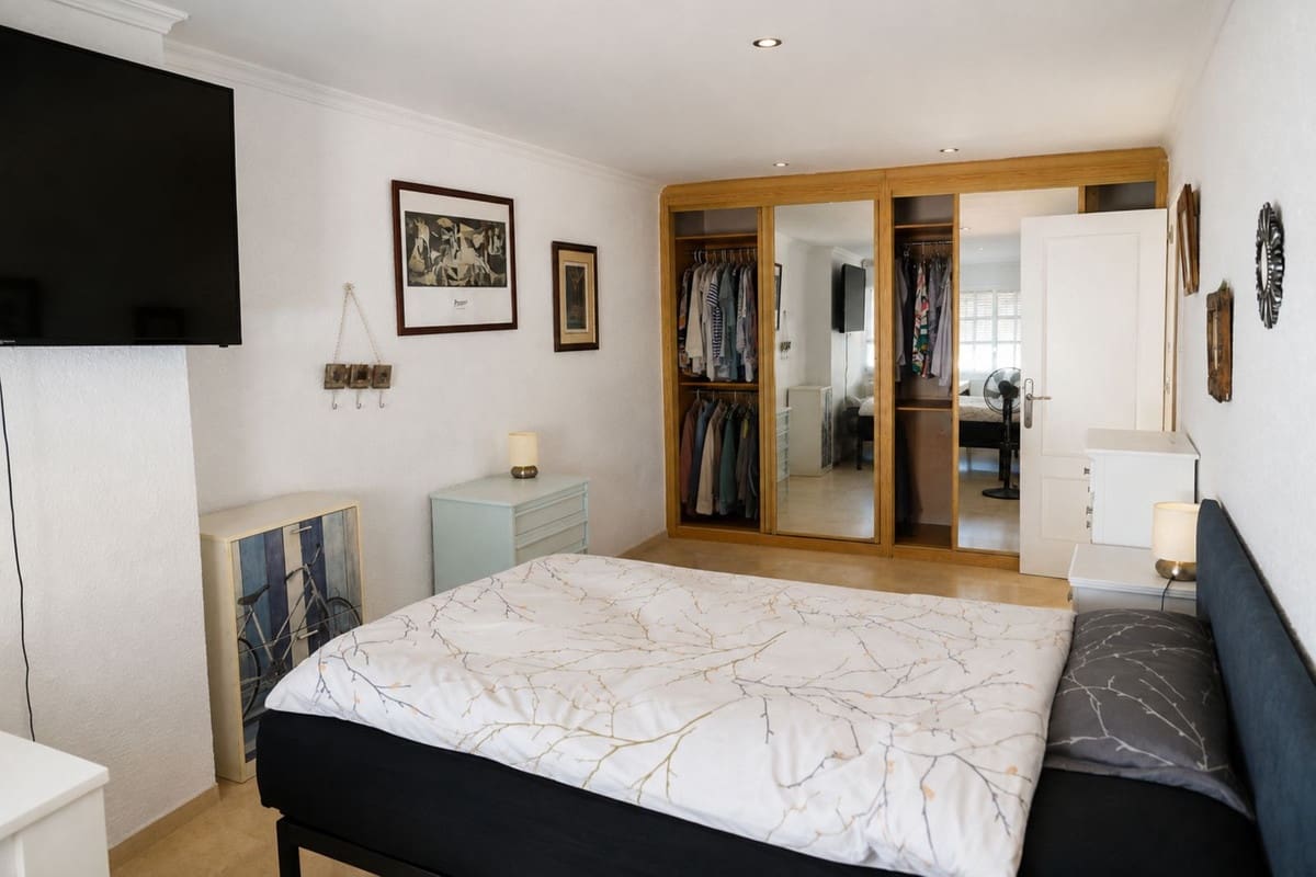 Chalet de 5 habitaciones en Marbella en venta con piscina - 850.000 € (Ref: 10007580)