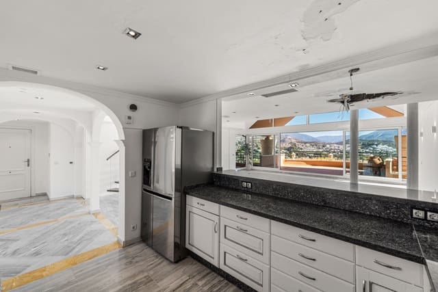 3 sypialnia Apartament na sprzedaż w Nueva Andalucia, Marbella z basenem - 1 750 000 € (Ref: 10007581)