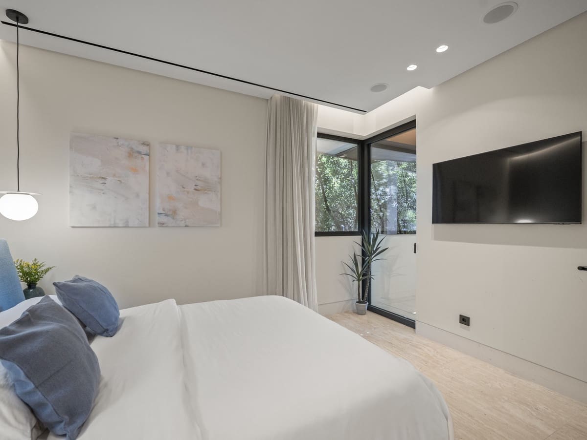 2 sypialnia Apartament na sprzedaż w Estepona z basenem garażem - 2 350 000 € (Ref: 10008038)