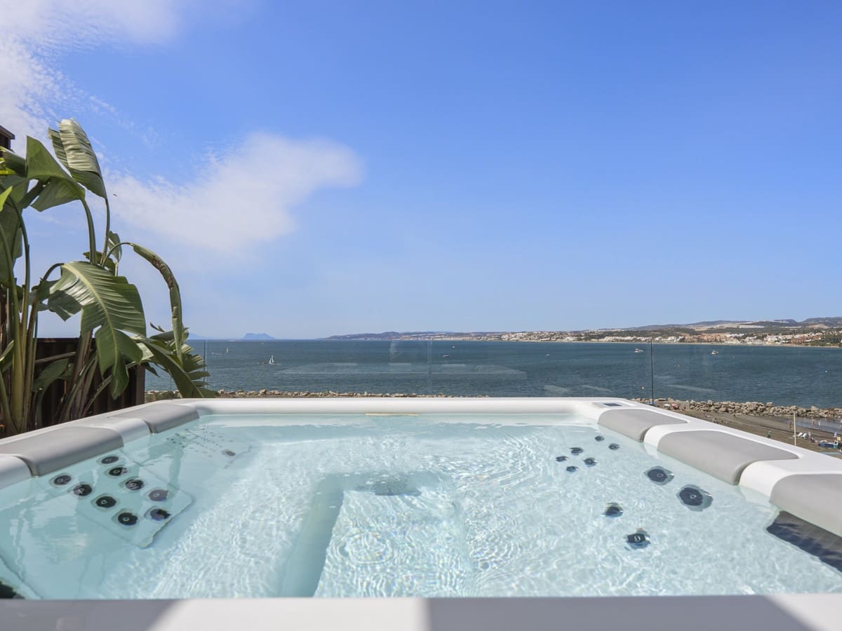 2 sypialnia Apartament na sprzedaż w Estepona z basenem garażem - 2 350 000 € (Ref: 10008038)