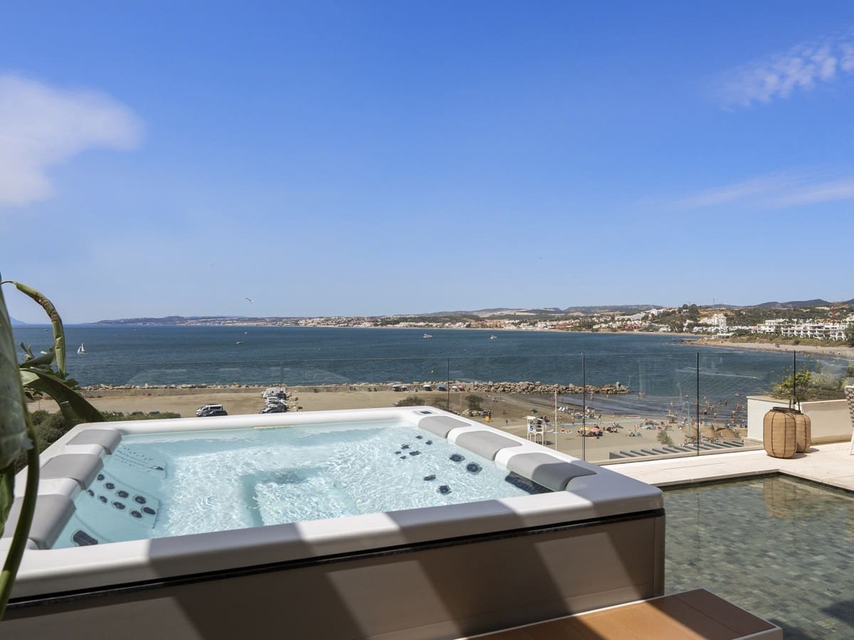 2 sypialnia Apartament na sprzedaż w Estepona z basenem garażem - 2 350 000 € (Ref: 10008038)