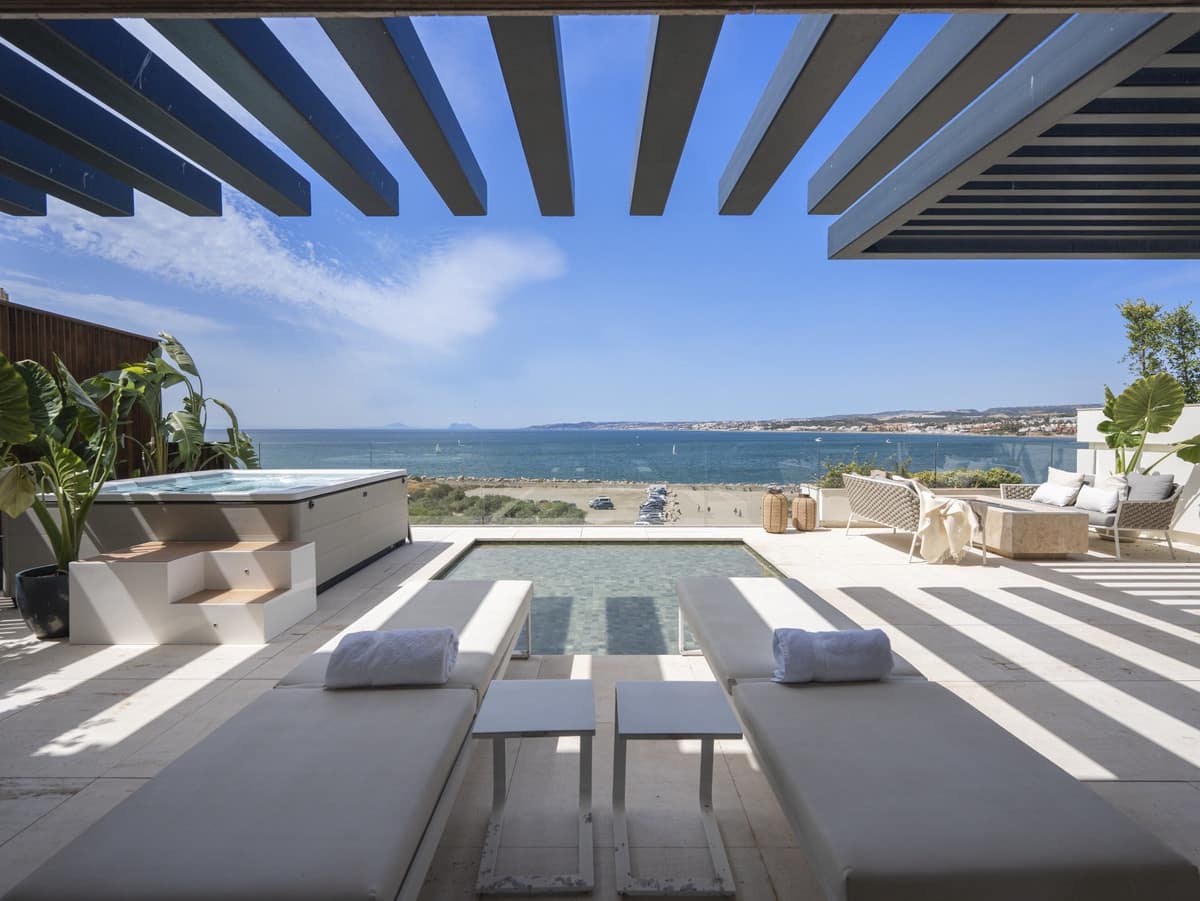 2 sypialnia Apartament na sprzedaż w Estepona z basenem garażem - 2 350 000 € (Ref: 10008038)