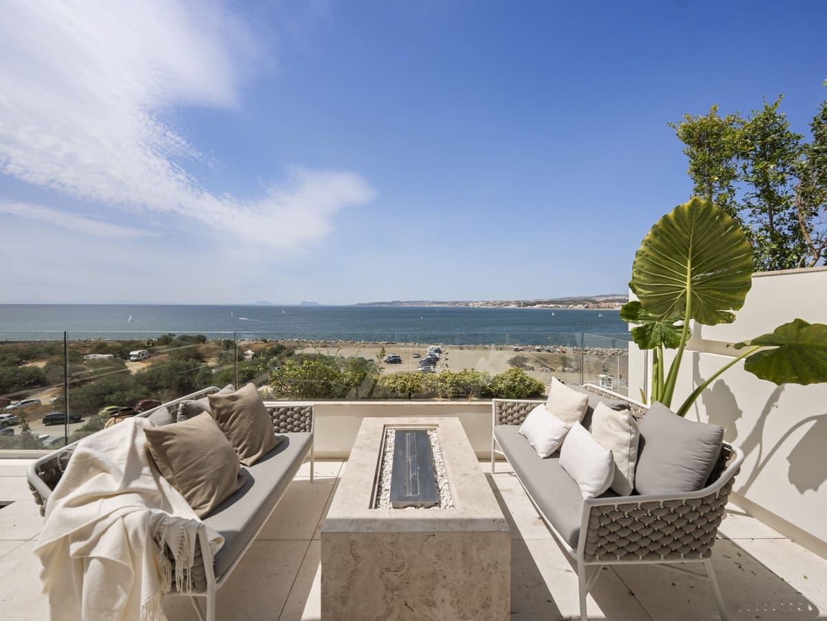 2 sypialnia Apartament na sprzedaż w Estepona z basenem garażem - 2 350 000 € (Ref: 10008038)