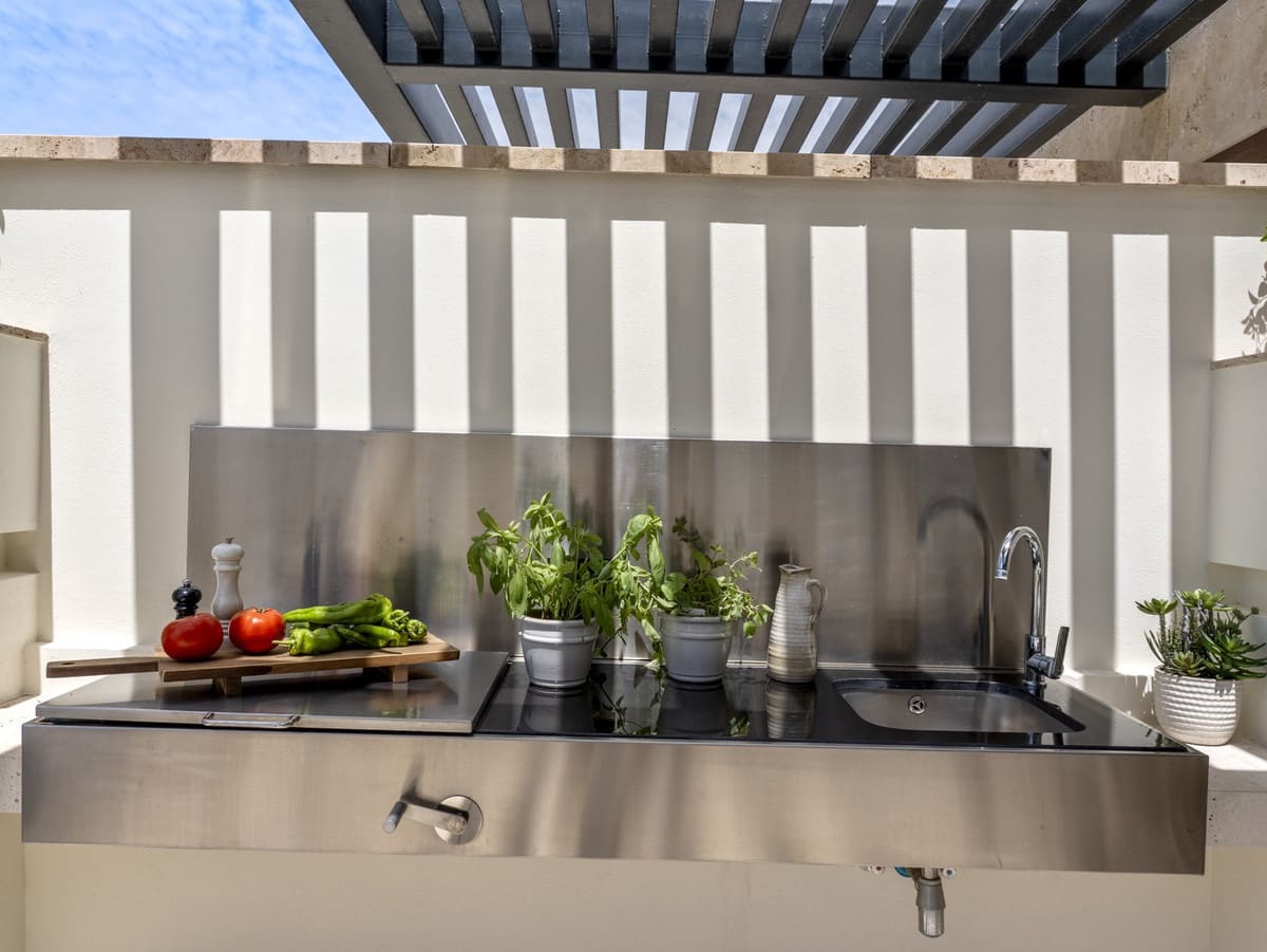 2 sypialnia Apartament na sprzedaż w Estepona z basenem garażem - 2 350 000 € (Ref: 10008038)