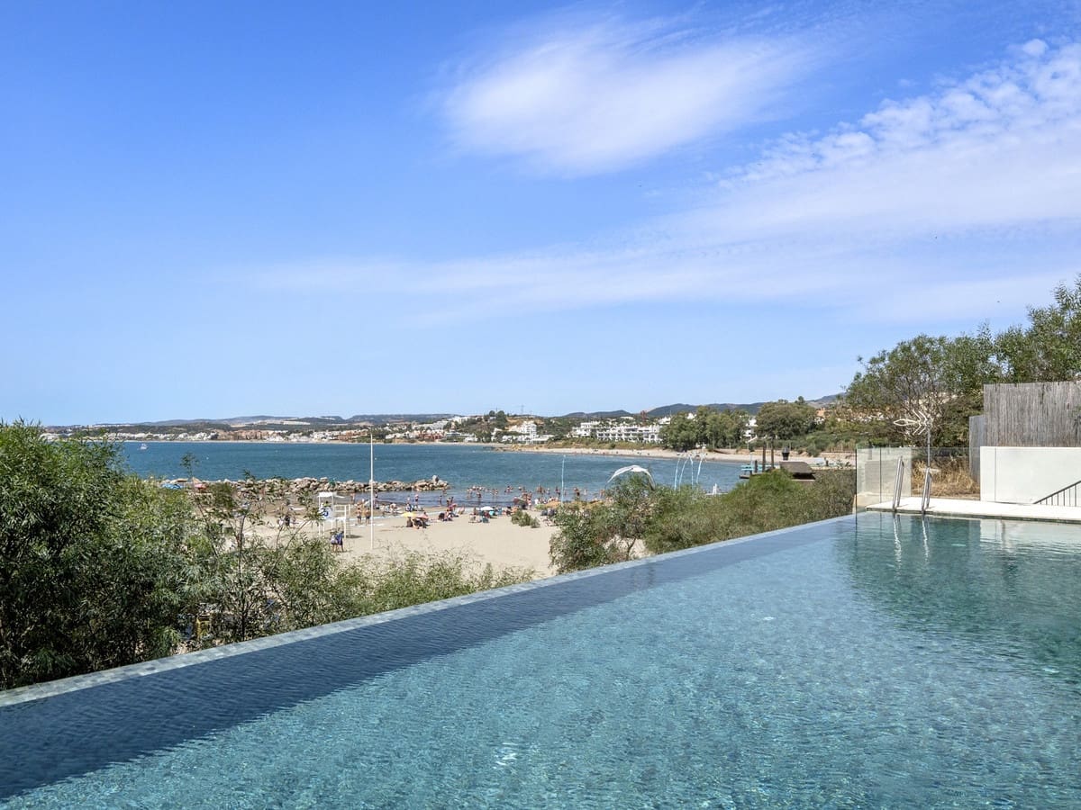 2 sypialnia Apartament na sprzedaż w Estepona z basenem garażem - 2 350 000 € (Ref: 10008038)