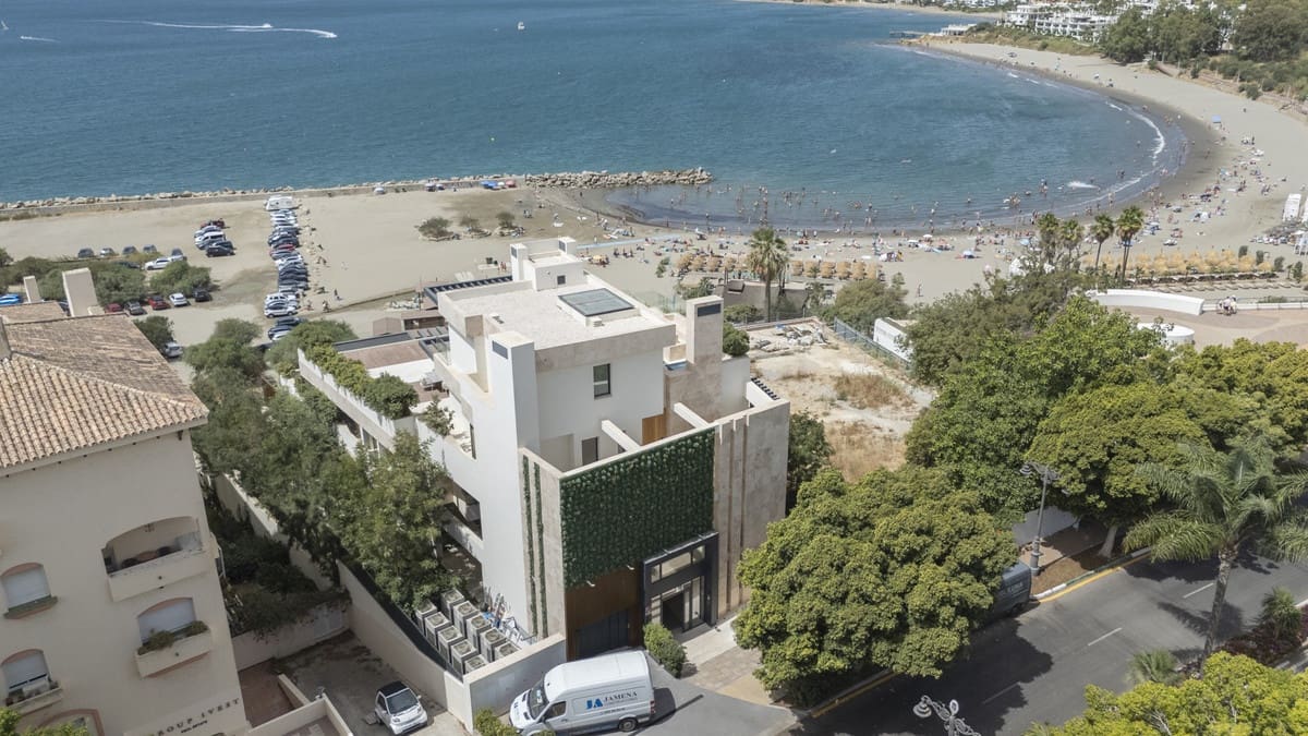 2 sypialnia Apartament na sprzedaż w Estepona z basenem garażem - 2 350 000 € (Ref: 10008038)