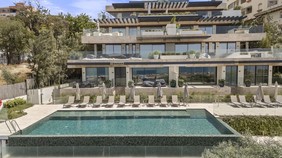 2 sypialnia Apartament na sprzedaż w Estepona z basenem garażem - 2 350 000 € (Ref: 10008038)