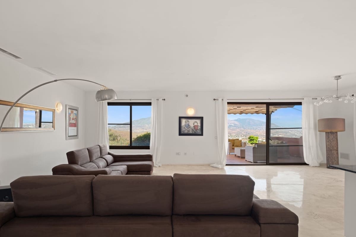 2 sovrum Lägenhet till salu i La Mairena med pool - 495 000 € (Ref: 10009674)