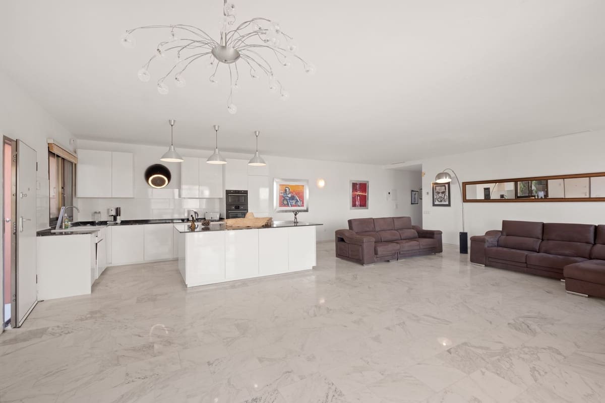 2 sovrum Lägenhet till salu i La Mairena med pool - 495 000 € (Ref: 10009674)