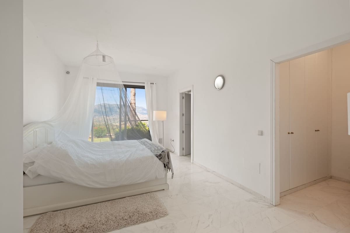 2 sovrum Lägenhet till salu i La Mairena med pool - 495 000 € (Ref: 10009674)