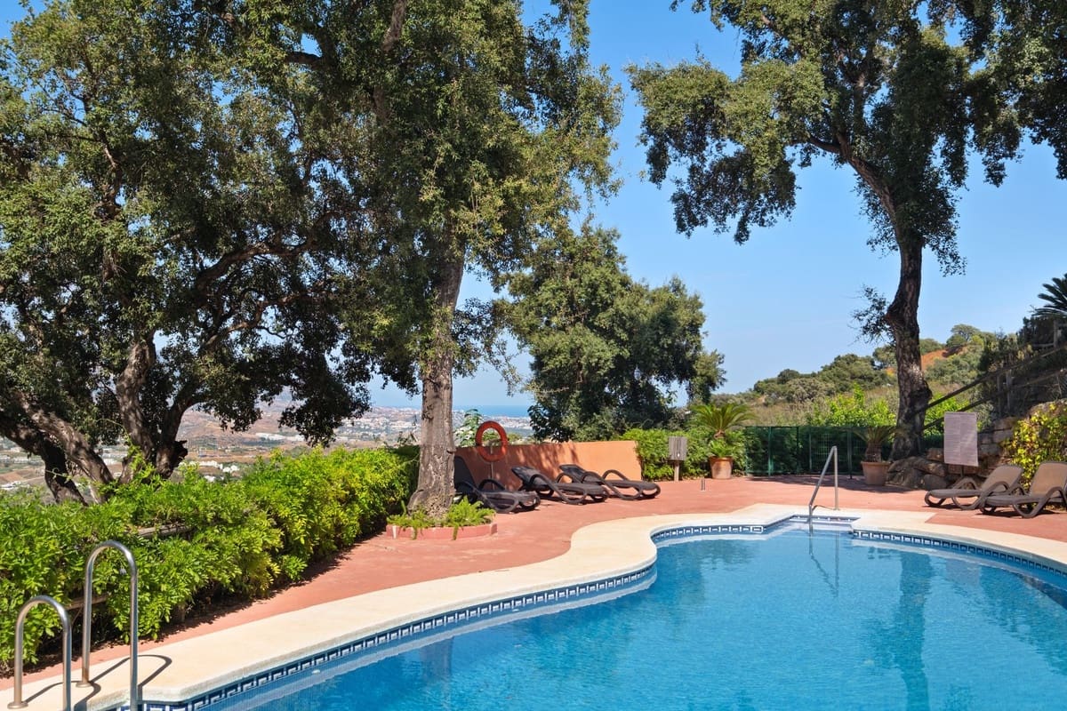 2 sovrum Lägenhet till salu i La Mairena med pool - 495 000 € (Ref: 10009674)