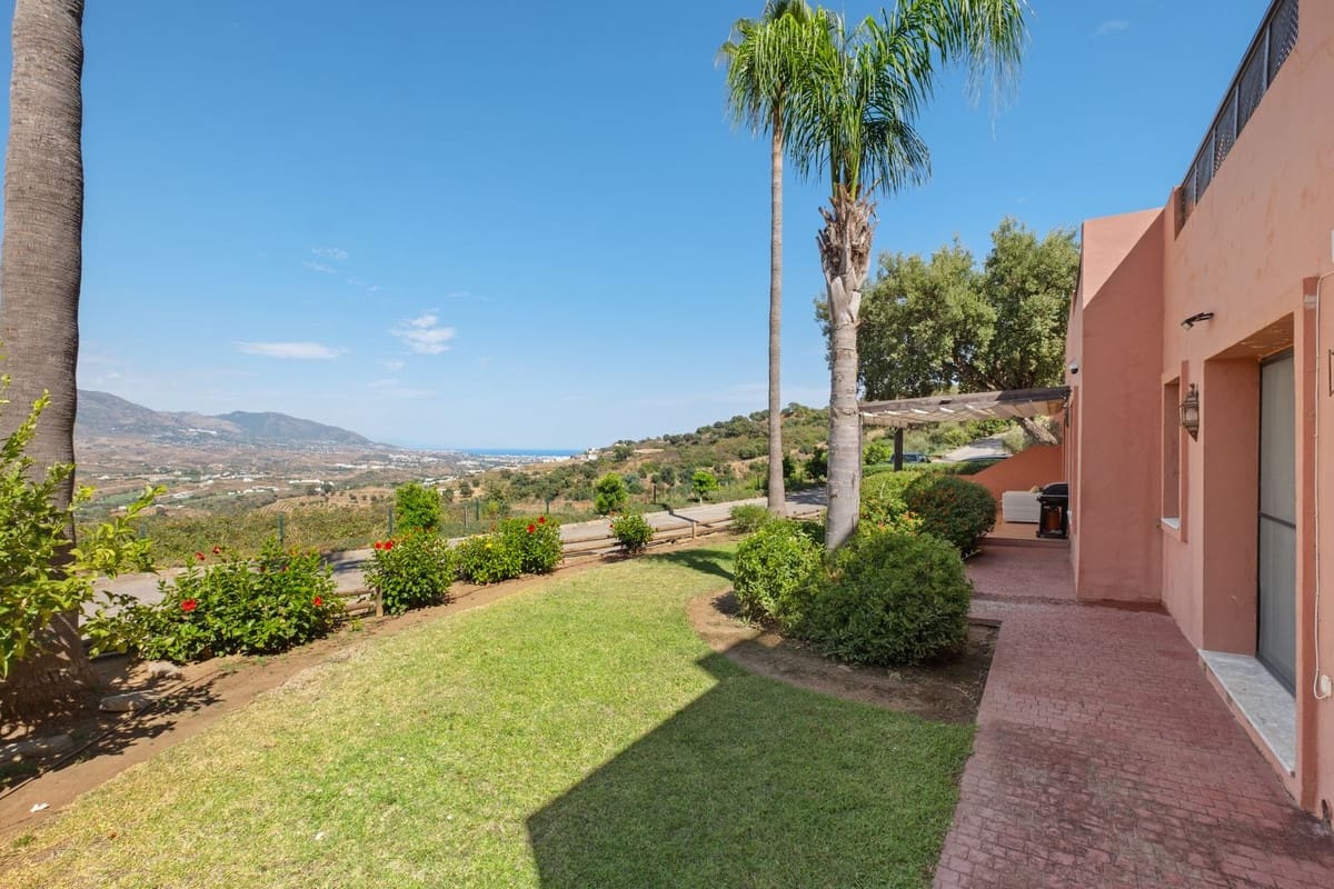 2 sovrum Lägenhet till salu i La Mairena med pool - 495 000 € (Ref: 10009674)