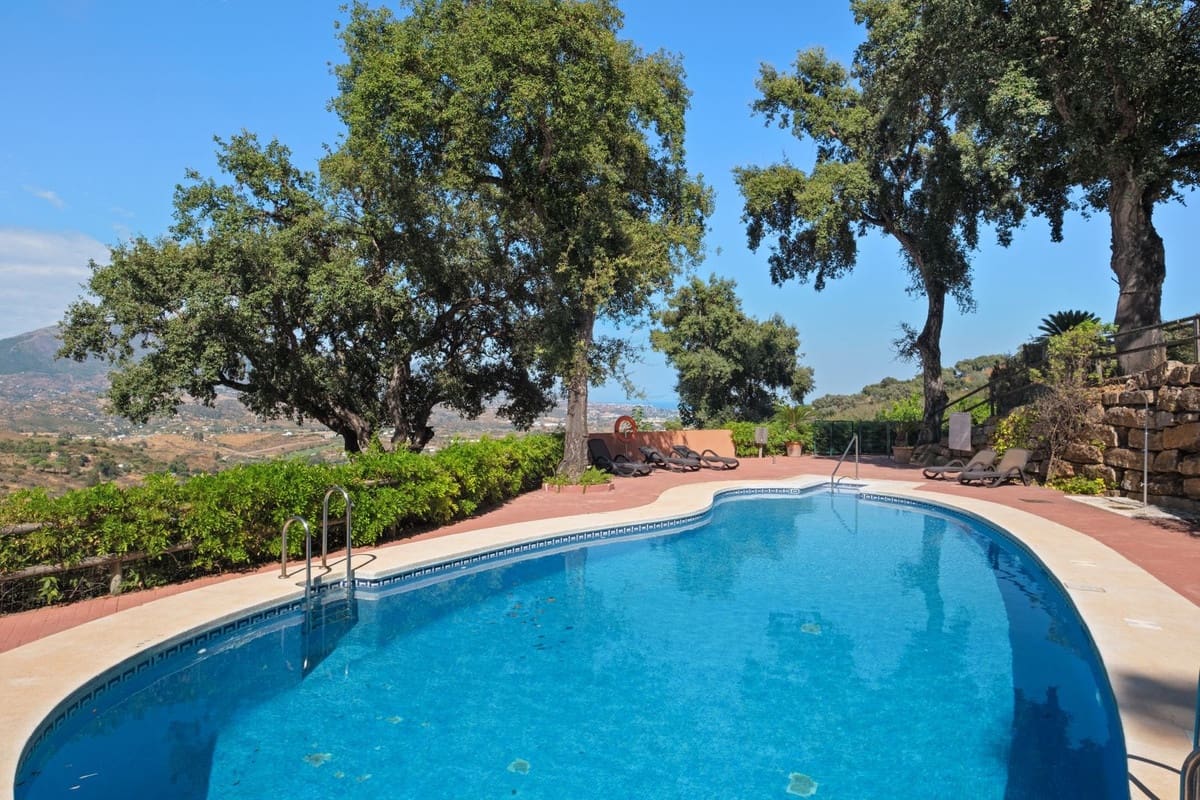 2 sovrum Lägenhet till salu i La Mairena med pool - 495 000 € (Ref: 10009674)