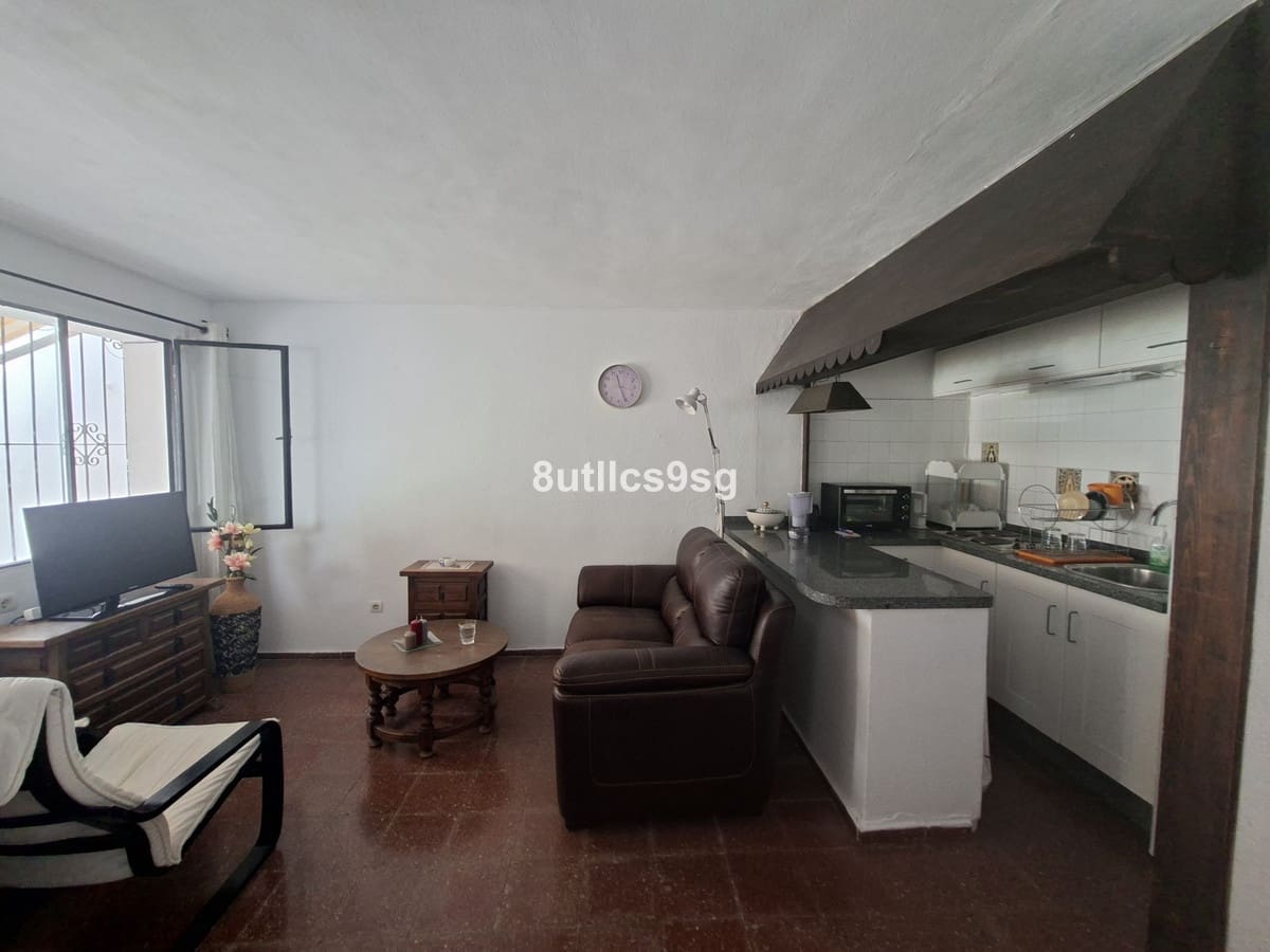 2 bedroom Villa for sale in Marbella - € 420,000 (Ref: 10009675)