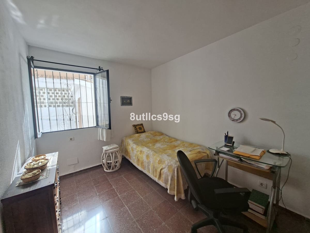 2 bedroom Villa for sale in Marbella - € 420,000 (Ref: 10009675)