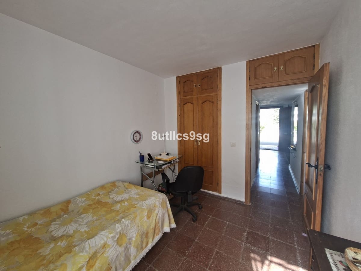 2 bedroom Villa for sale in Marbella - € 420,000 (Ref: 10009675)