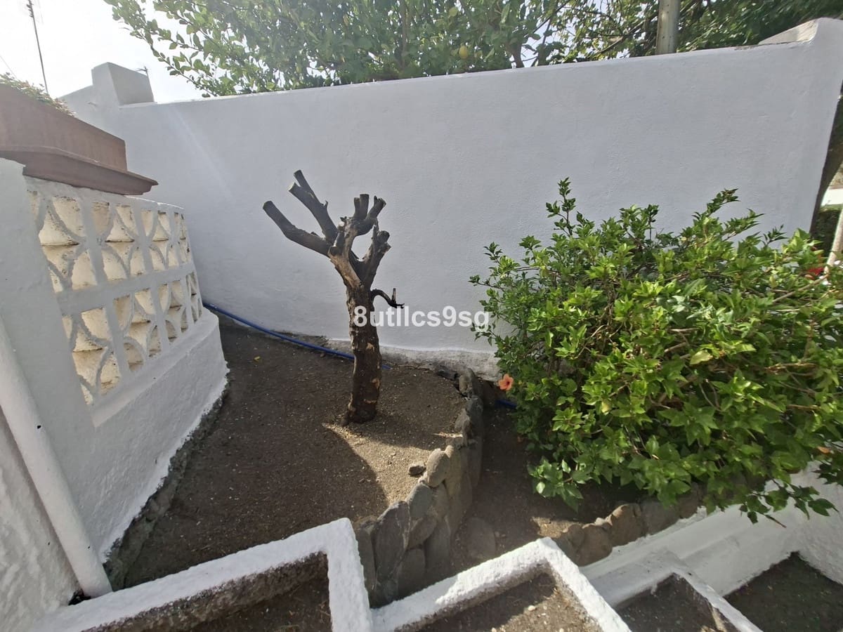 2 bedroom Villa for sale in Marbella - € 420,000 (Ref: 10009675)