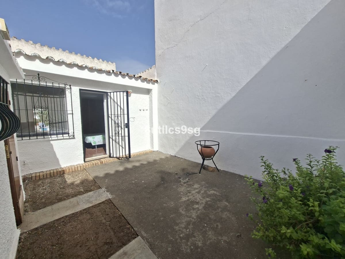 2 bedroom Villa for sale in Marbella - € 420,000 (Ref: 10009675)