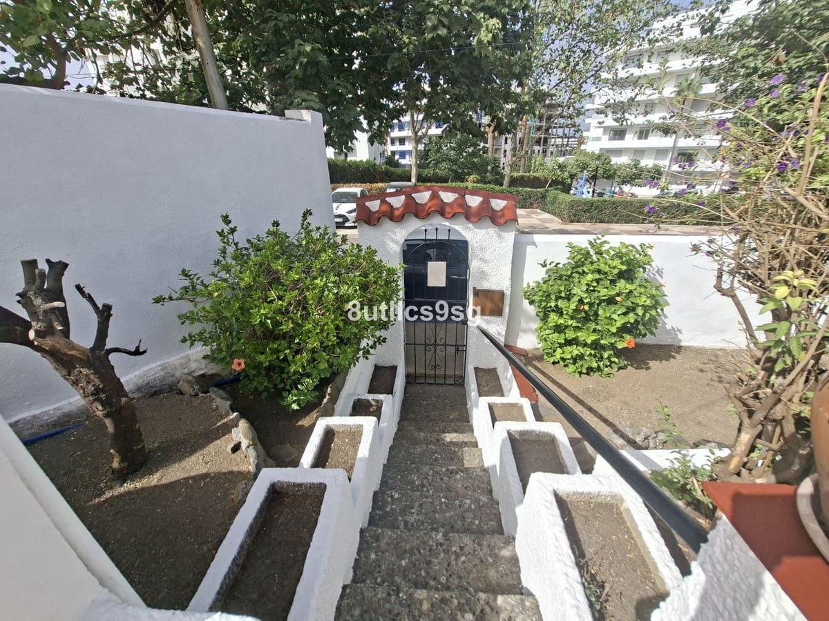 2 bedroom Villa for sale in Marbella - € 420,000 (Ref: 10009675)