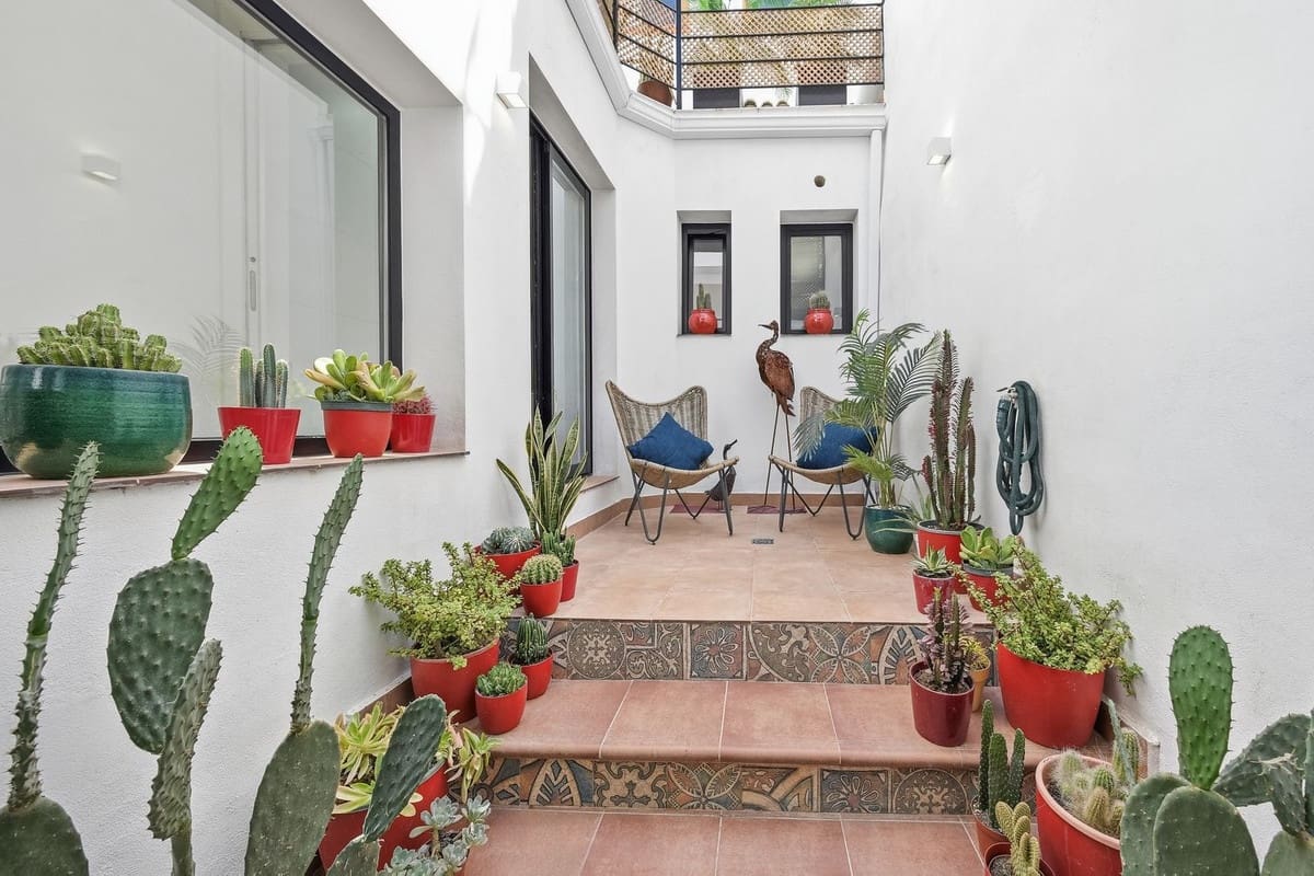 4 soveværelse Byhus til salg i Estepona - € 1.995.000 (Ref: 10009676)