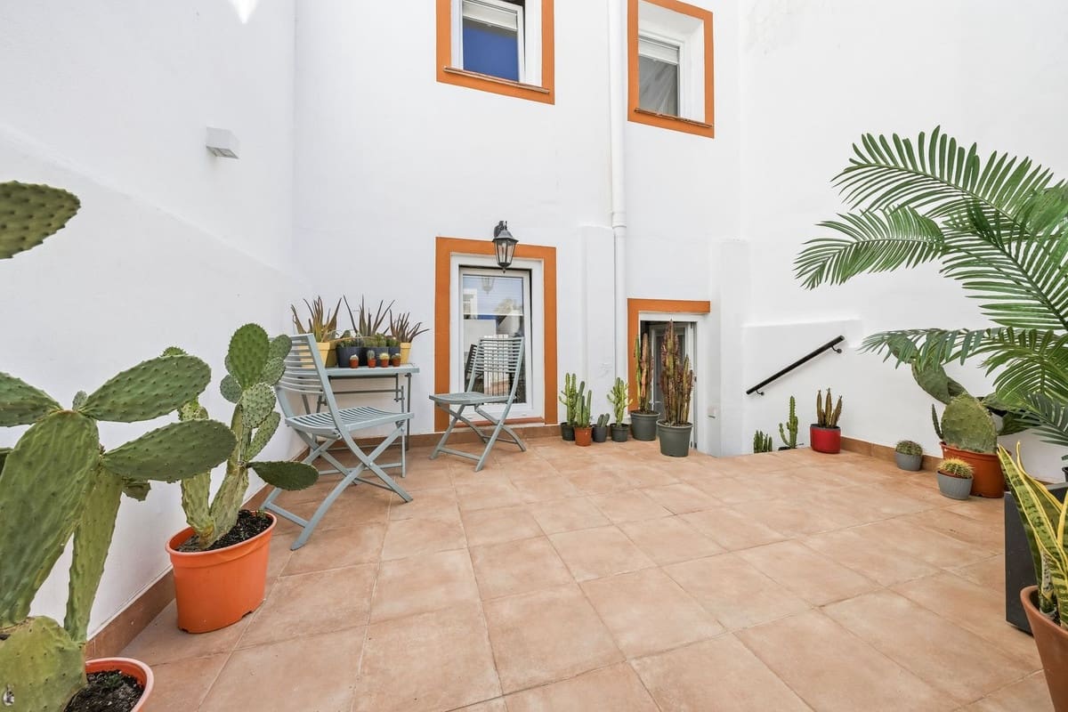4 soveværelse Byhus til salg i Estepona - € 1.995.000 (Ref: 10009676)