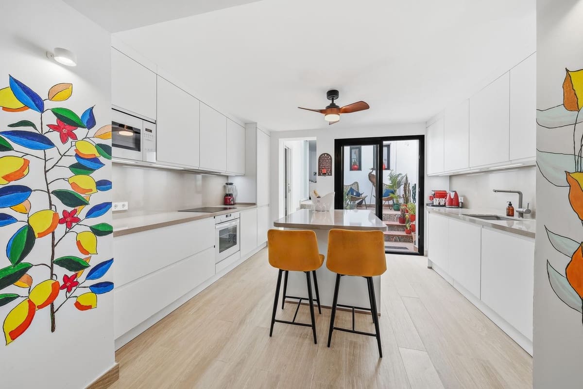 4 soveværelse Byhus til salg i Estepona - € 1.995.000 (Ref: 10009676)