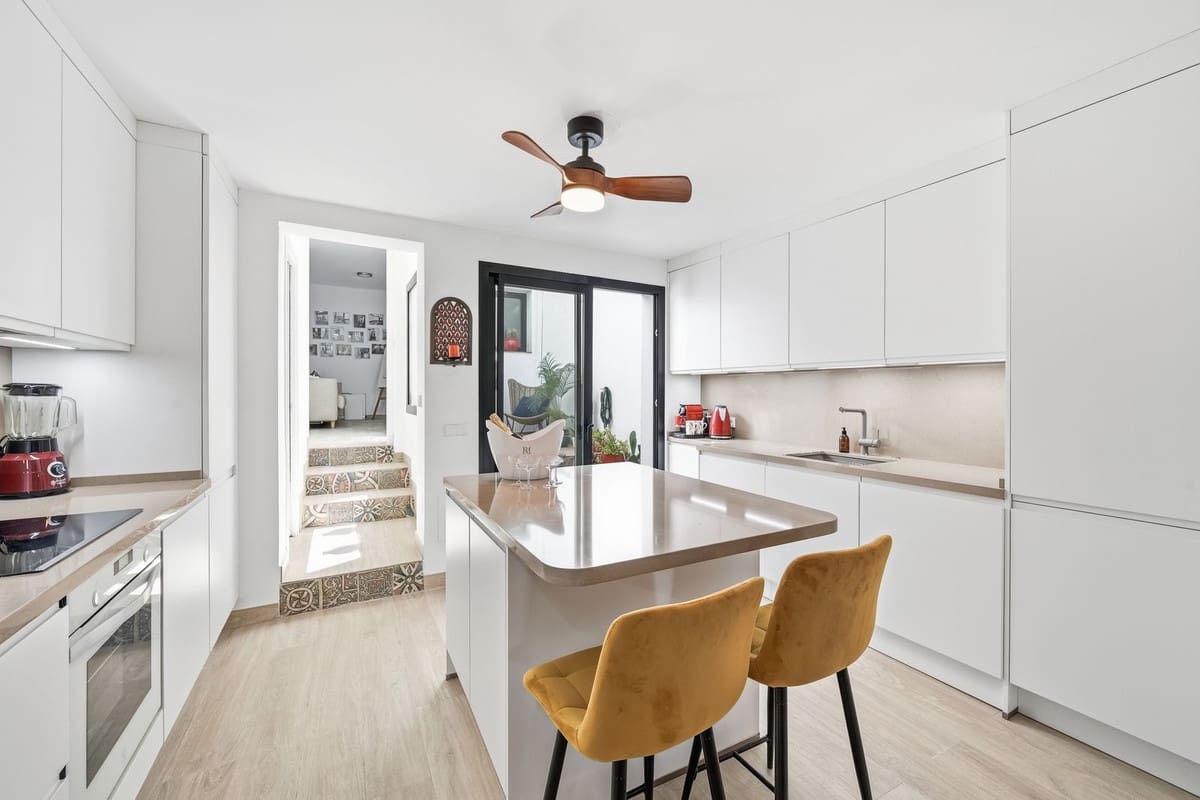 4 soveværelse Byhus til salg i Estepona - € 1.995.000 (Ref: 10009676)