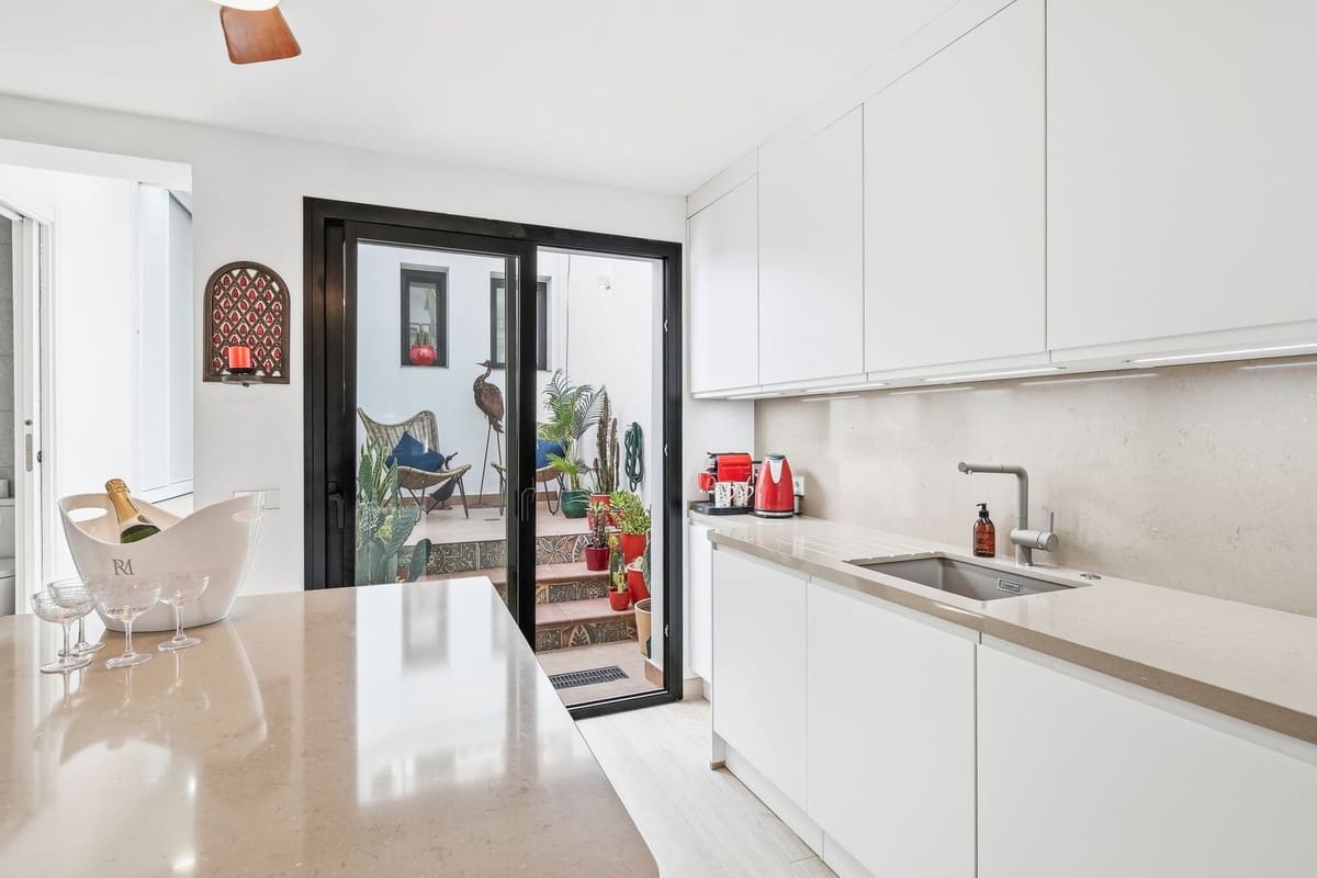 4 soveværelse Byhus til salg i Estepona - € 1.995.000 (Ref: 10009676)