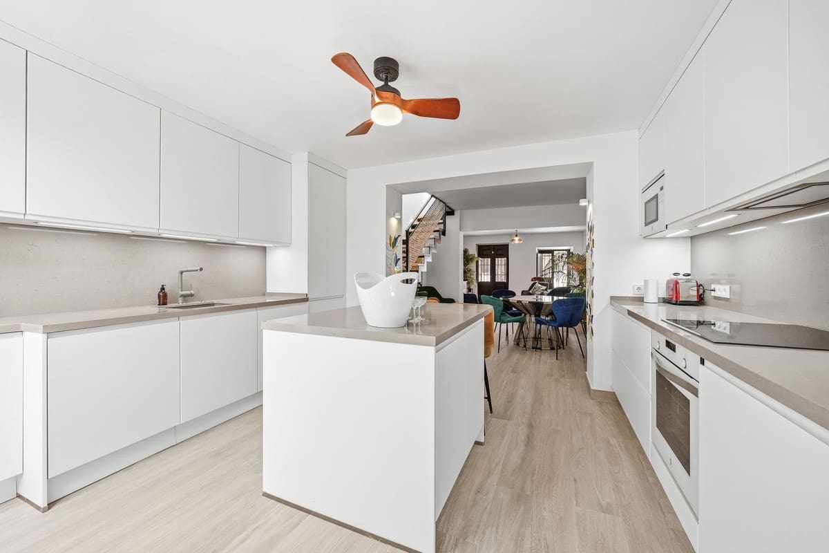 4 soveværelse Byhus til salg i Estepona - € 1.995.000 (Ref: 10009676)