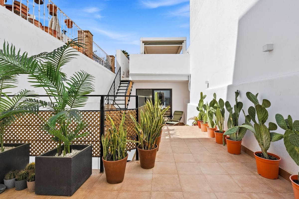 4 soveværelse Byhus til salg i Estepona - € 1.995.000 (Ref: 10009676)