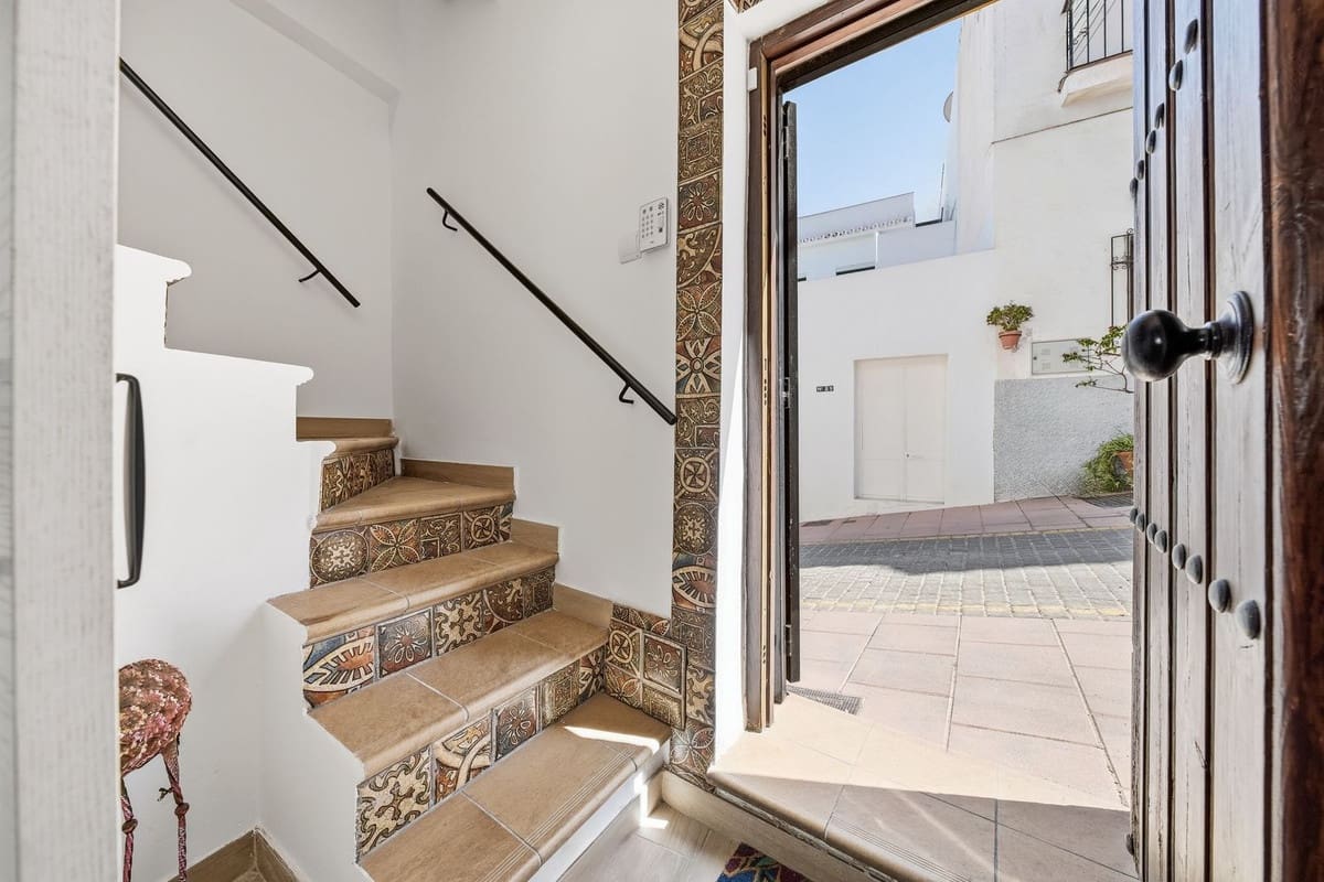 4 soveværelse Byhus til salg i Estepona - € 1.995.000 (Ref: 10009676)
