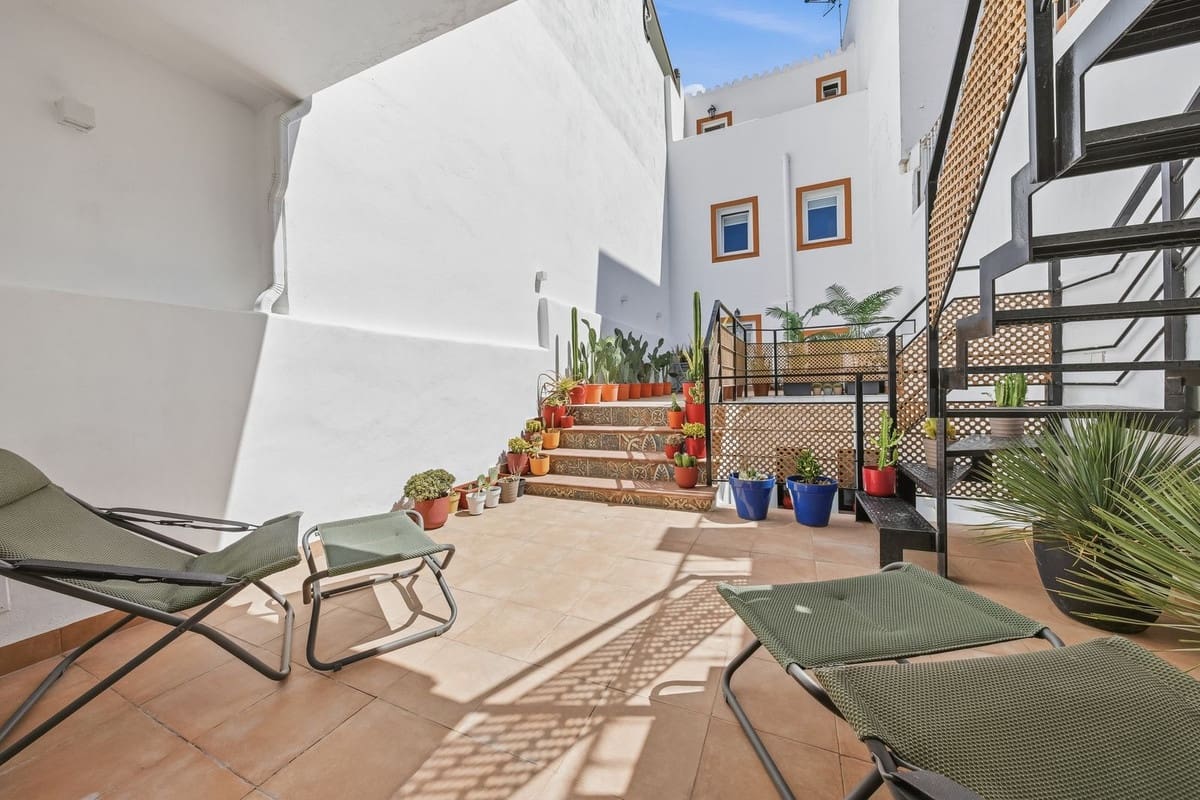 4 soveværelse Byhus til salg i Estepona - € 1.995.000 (Ref: 10009676)
