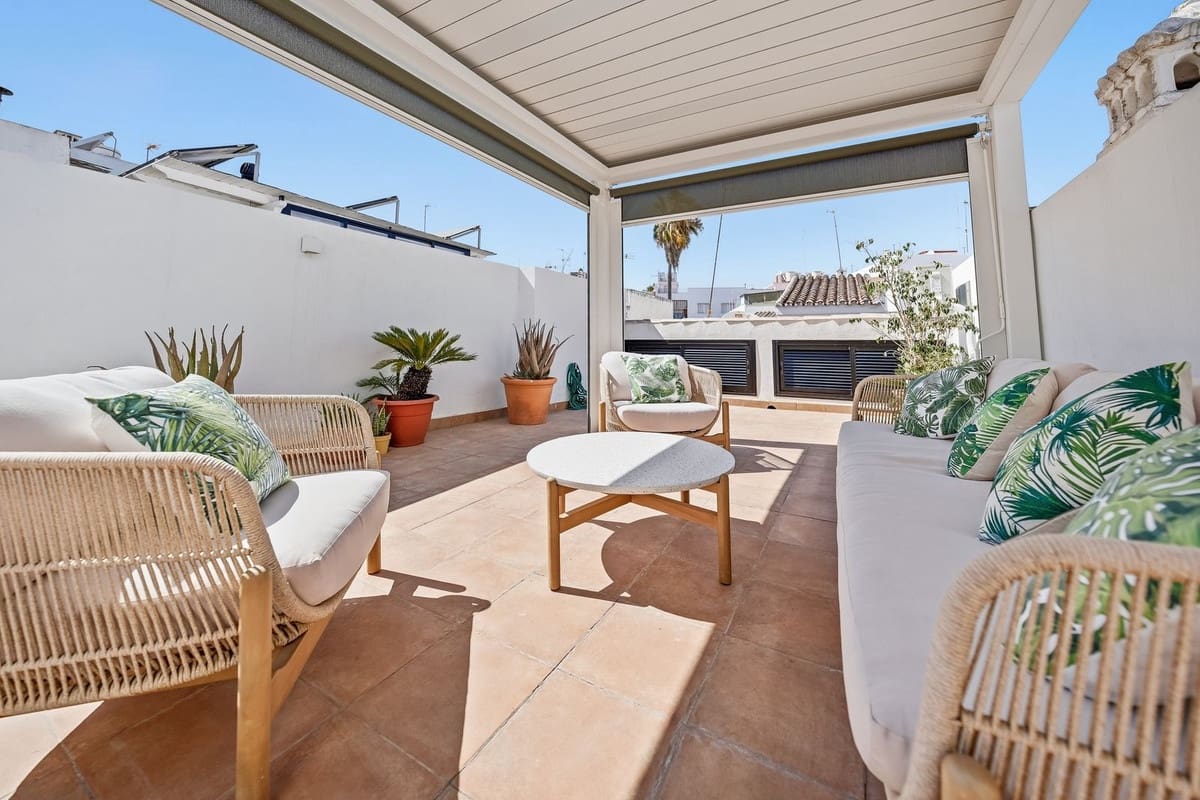 4 soveværelse Byhus til salg i Estepona - € 1.995.000 (Ref: 10009676)