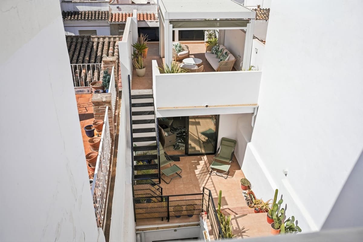 4 soveværelse Byhus til salg i Estepona - € 1.995.000 (Ref: 10009676)