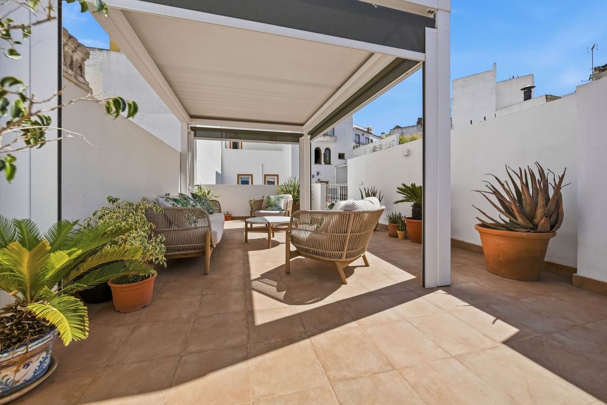 4 soveværelse Byhus til salg i Estepona - € 1.995.000 (Ref: 10009676)